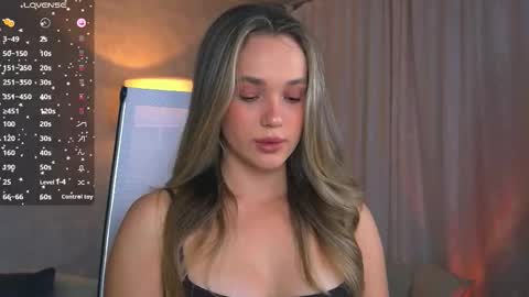 Evie online show from September 2025 09:49:01 PM