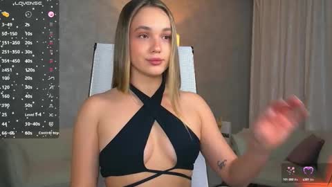 Evie online show from October 2025 09:55:01 PM