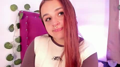 Snapshot of evy_orange1 chatting on January 2025 03:28:02 PM EVY online show from January 2025 03:28:02 PM