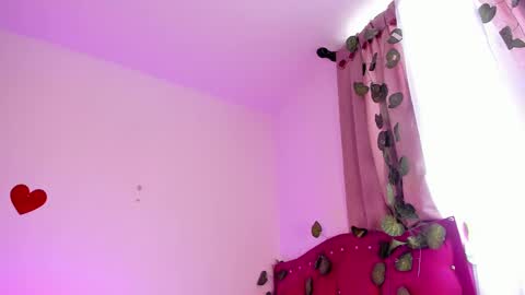 Snapshot of evy_orange1 chatting on March 2025 04:35:01 PM EVY online show from March 2025 04:35:01 PM