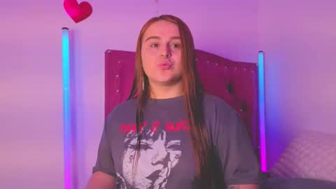 Snapshot of evy_orange1 chatting on October 2025 01:50:02 AM EVY online show from October 2025 01:50:02 AM