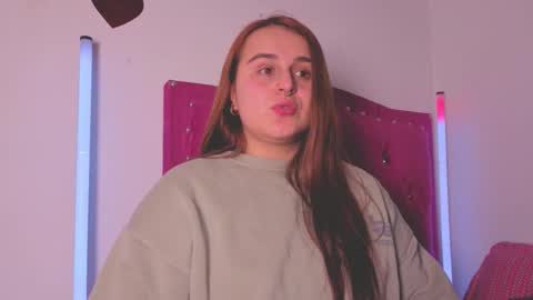 Snapshot of evy_orange1 chatting on October 2025 01:28:01 AM EVY online show from October 2025 01:28:01 AM