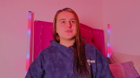 Snapshot of evy_orange1 chatting on November 2025 01:04:02 AM EVY online show from November 2025 01:04:02 AM