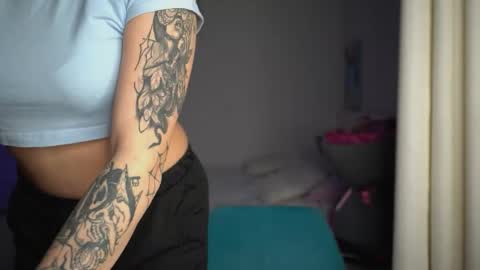 ewelynscott online show from November 2025 06:03:02 PM