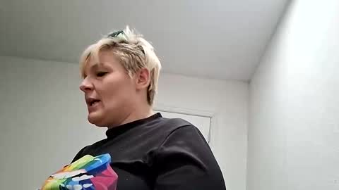 excitmama online show from March 2026 11:40:01 PM