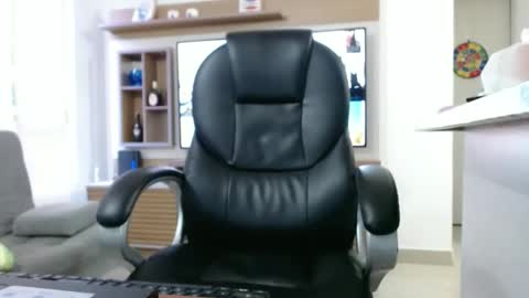 Snapshot of exotic_dude chatting on December 2024 10:34:02 PM camilo online show from December 2024 10:34:02 PM