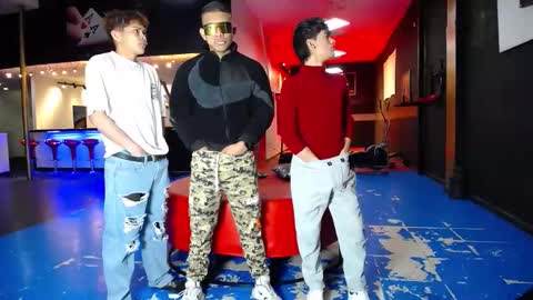 extrangers online show from November 2025 01:09:02 PM