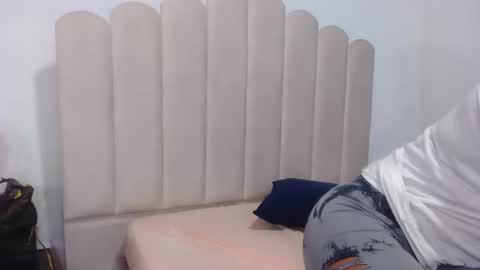 eymytastty online show from November 2025 08:41:02 PM