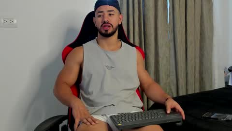 Ezzio Scolaro online show from March 2026 10:27:01 PM