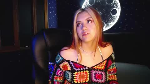 Snapshot of fabzy_fab chatting on February 2026 11:39:01 AM fabzy online show from February 2026 11:39:01 AM