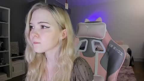 fairy_casey online show from May 2026 10:38:02 PM