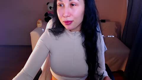 Elli  online show from December 2024 10:37:02 AM