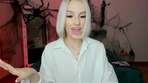 Lana online show from October 2025 11:20:02 PM