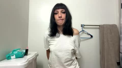 Snapshot of fallfor_lilly chatting on November 2025 03:18:02 AM Lilly online show from November 2025 03:18:02 AM