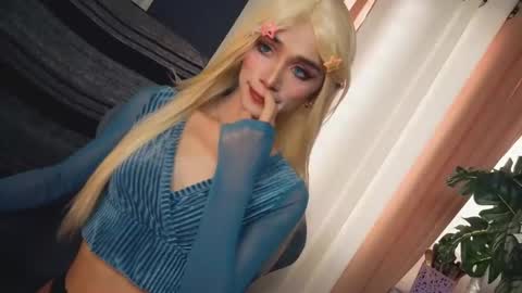 Snapshot of familystroke_twinny8 chatting on September 2025 10:14:02 PM Alexandra x Alexandro online show from September 2025 10:14:02 PM