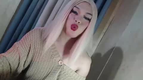 Snapshot of fantasticcock69_daniella chatting on May 2026 04:07:01 AM DANIELLA - DONT FORGET TO GIVE ME A THUMBSU UP online show from May 2026 04:07:01 AM