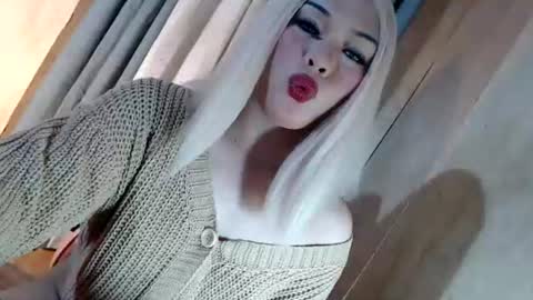 DANIELLA - DONT FORGET TO GIVE ME A THUMBSU UP online show from June 2026 11:51:02 PM