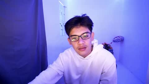 Snapshot of fastfucker_22 chatting on March 2025 04:34:02 AM fastfucker_22 online show from March 2025 04:34:02 AM