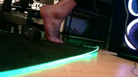 feetishman91 online show from April 2026 01:25:01 AM