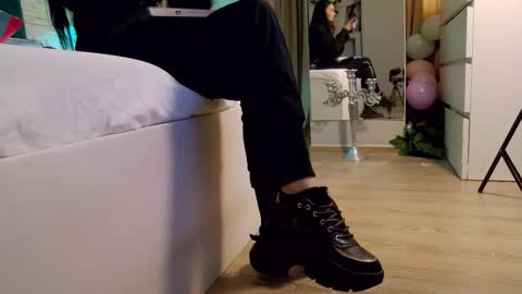 Snapshot of feetvibe chatting on December 2025 08:23:01 AM FeetVibe online show from December 2025 08:23:01 AM