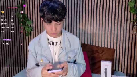 felipe_boy_18 online show from September 2025 04:06:02 AM