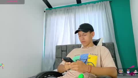 felipehotgonzalez online show from November 2025 01:00:02 PM