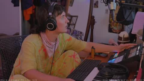 Snapshot of fernydew chatting on February 2025 08:16:01 AM Fern next stream 430pm Monday PST online show from February 2025 08:16:01 AM