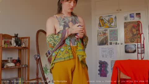 Snapshot of fernydew chatting on April 2026 06:18:01 AM Fern next stream 430pm Monday PST online show from April 2026 06:18:01 AM