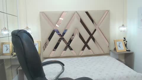 FER PHOENIX online show from February 2025 03:42:01 AM