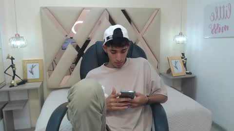 FER PHOENIX online show from March 2025 03:35:02 AM