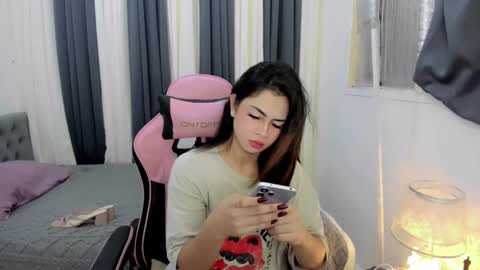 Jade online show from December 2024 10:45:02 AM