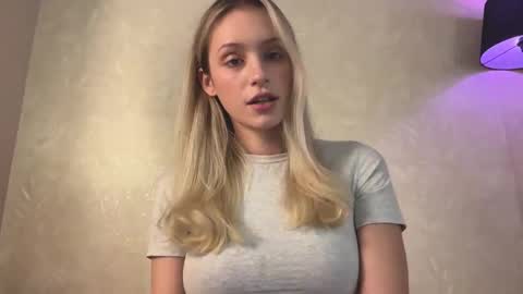 Lisa online show from October 2025 11:49:02 AM