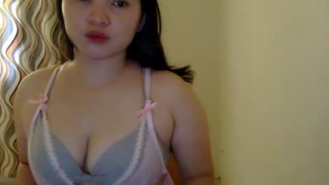 Snapshot of fhwilloughbyxx chatting on June 2026 04:37:01 AM fhwilloughbyxx online show from June 2026 04:37:01 AM