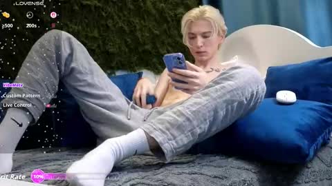 Snapshot of fiachand chatting on November 2025 08:27:02 PM Thomas online show from November 2025 08:27:02 PM