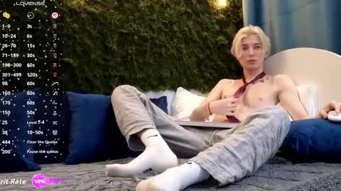 Snapshot of fiachand chatting on November 2025 04:45:02 PM Thomas online show from November 2025 04:45:02 PM