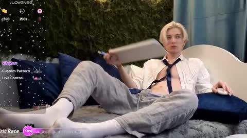 Snapshot of fiachand chatting on November 2025 02:52:02 PM Thomas online show from November 2025 02:52:02 PM