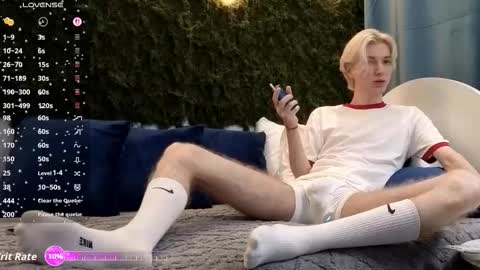 Snapshot of fiachand chatting on December 2025 07:53:01 PM Thomas online show from December 2025 07:53:01 PM