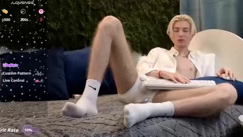 Snapshot of fiachand chatting on December 2025 10:19:01 PM Thomas online show from December 2025 10:19:01 PM