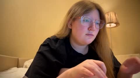 Sophie online show from December 2024 04:17:01 PM