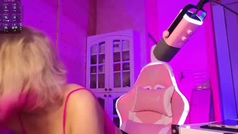 Snapshot of findom_lady_shine chatting on June 2026 05:22:02 PM Lady online show from June 2026 05:22:02 PM