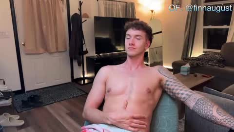 Finn August online show from October 2025 12:08:02 AM