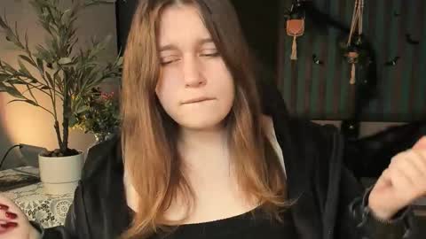 fiora online show from October 2025 05:19:01 AM