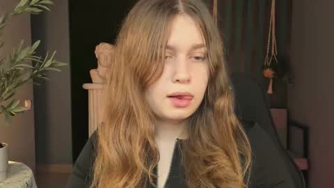 fiora online show from November 2025 05:07:02 AM