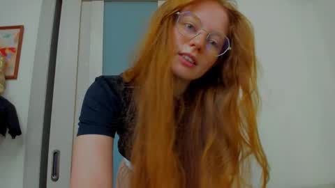 fire_luna online show from September 2025 04:12:02 AM