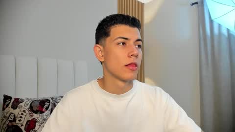 Nicolas online show from December 2025 12:47:01 PM