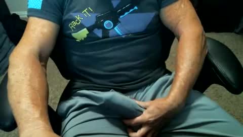 fitguy40 online show from April 2026 03:20:02 AM