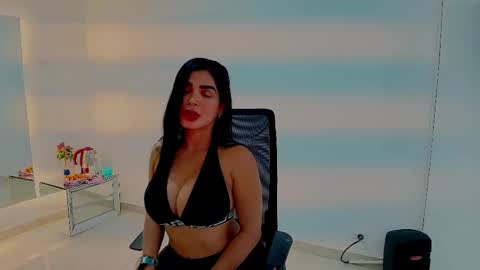 Snapshot of fitnessmommyy chatting on October 2025 04:57:02 PM fitnessmommyy online show from October 2025 04:57:02 PM