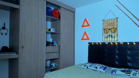 Elias Valencia online show from February 2025 09:05:01 AM