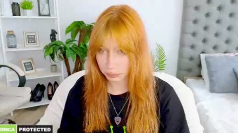 Snapshot of fleur_fox chatting on July 2026 09:26:01 AM fleur_fox online show from July 2026 09:26:01 AM