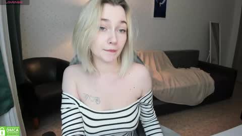 Snapshot of fleurdelisa chatting on May 2026 09:32:02 PM Lisa online show from May 2026 09:32:02 PM